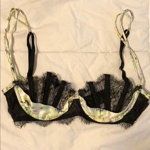 Designer Victoria Secret Very Sexy 32C Bra